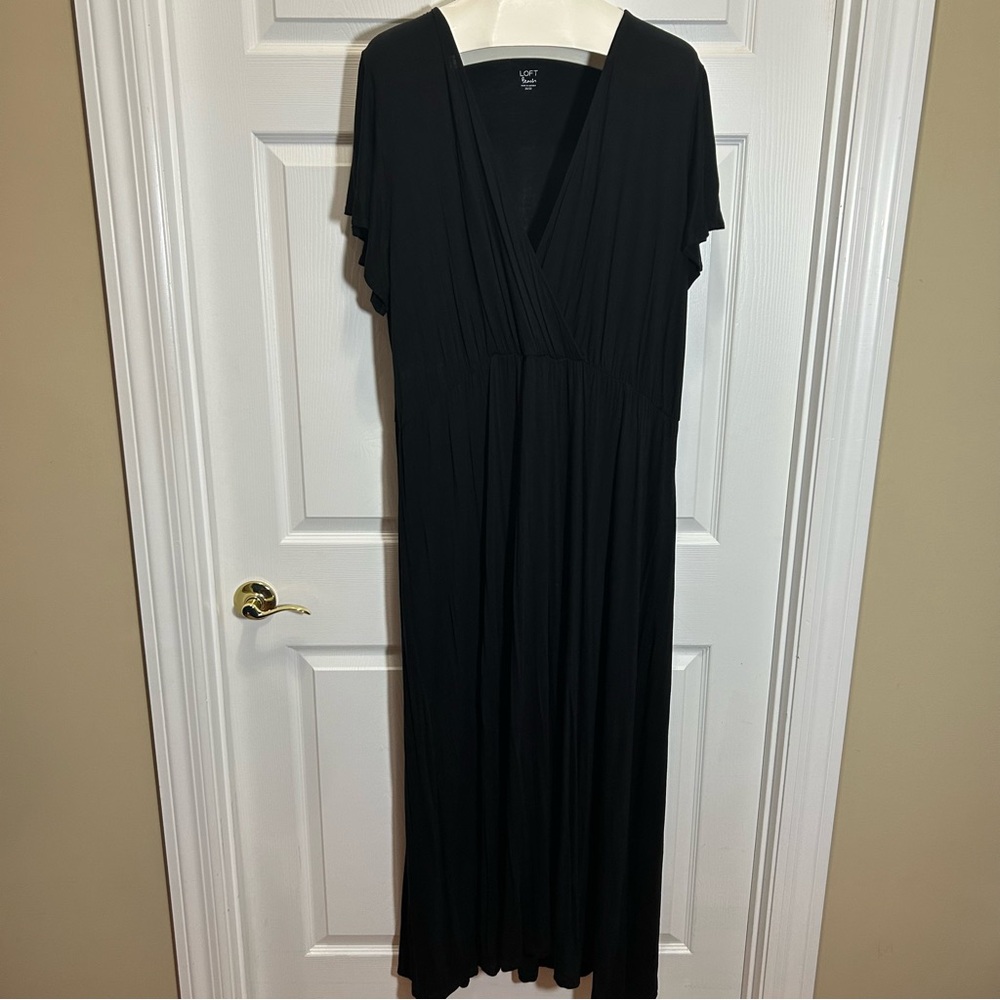 LOFT Beach Black Short Sleeve V-Neck Maxi Dress